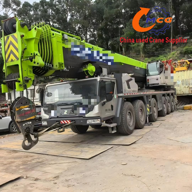 2024 رافعة شاحنة Zoomlion بمحرك مزدوج ذات ستة محاور سعة 300 طن لجميع التضاريس