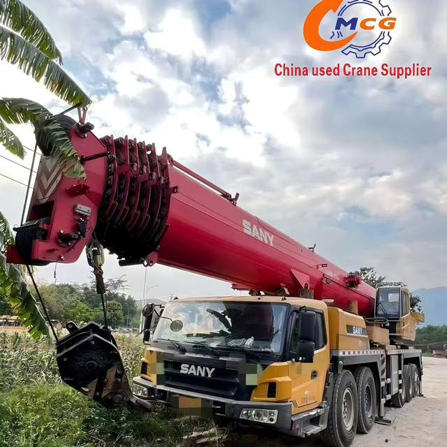 الرافعة الشاحنة 100 طن التي أنتجتها شركة ساني عام 2022 عملت لمدة 3400 ساعة وقطعت مسافة 12700 كيلومتر