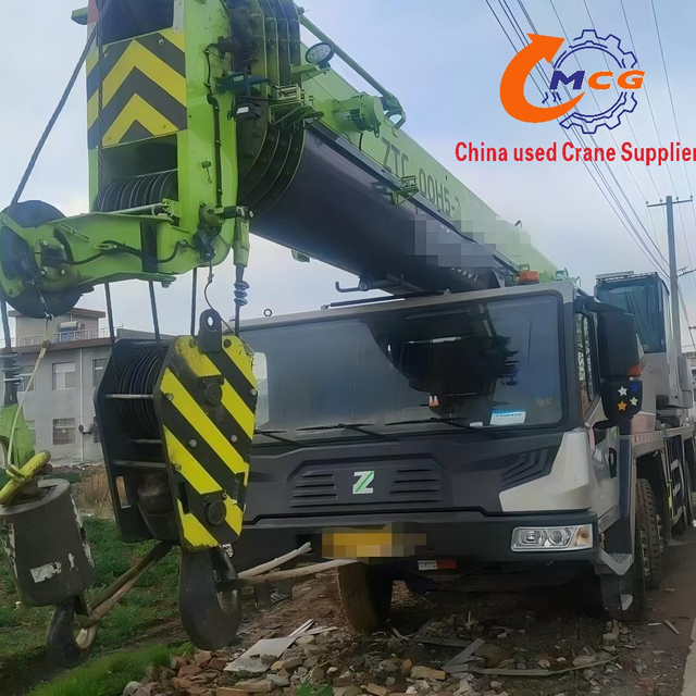 رافعة شاحنة Zoomlion 50 طن ZTC500H5-2 مستعملة 2023