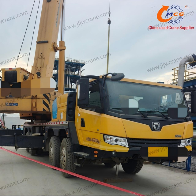 2021 XCMG 60-Ton 6 Section Boom Crane المستخدمة في حالة جيدة بسعر بأسعار معقولة